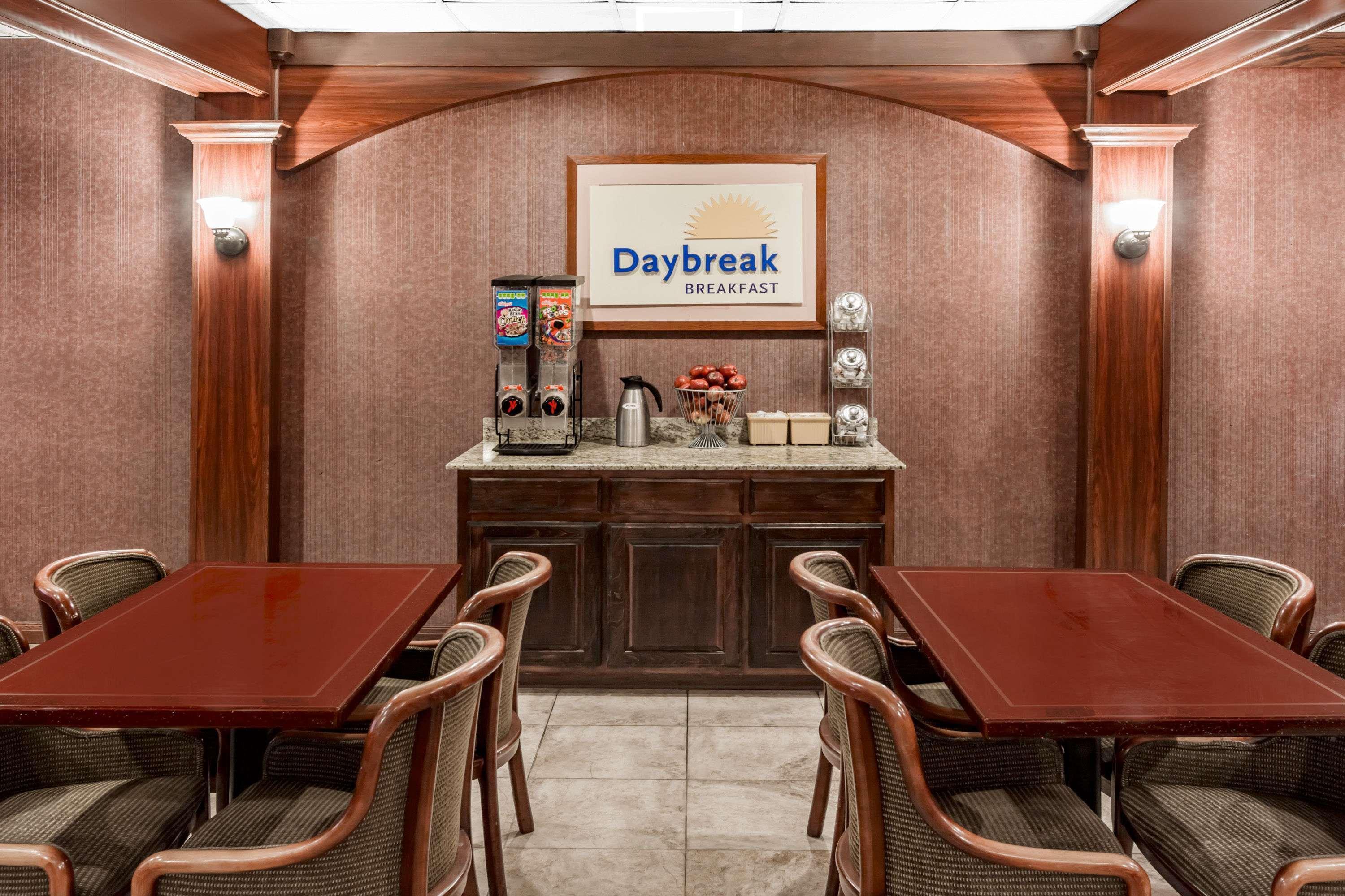 Days Inn & Suites By Wyndham Jennings Exteriér fotografie