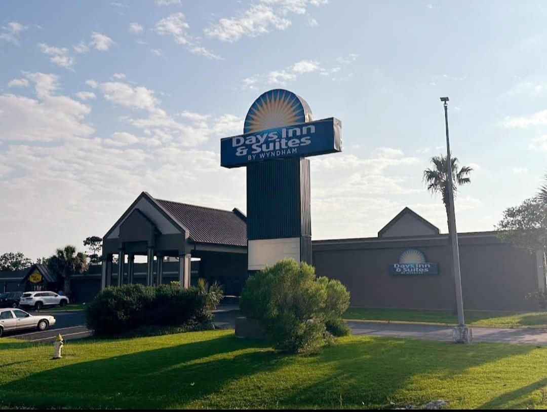 Days Inn & Suites By Wyndham Jennings Exteriér fotografie
