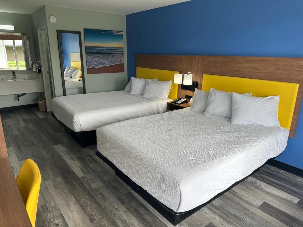 Days Inn & Suites By Wyndham Jennings Exteriér fotografie