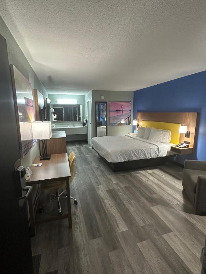 Days Inn & Suites By Wyndham Jennings Exteriér fotografie