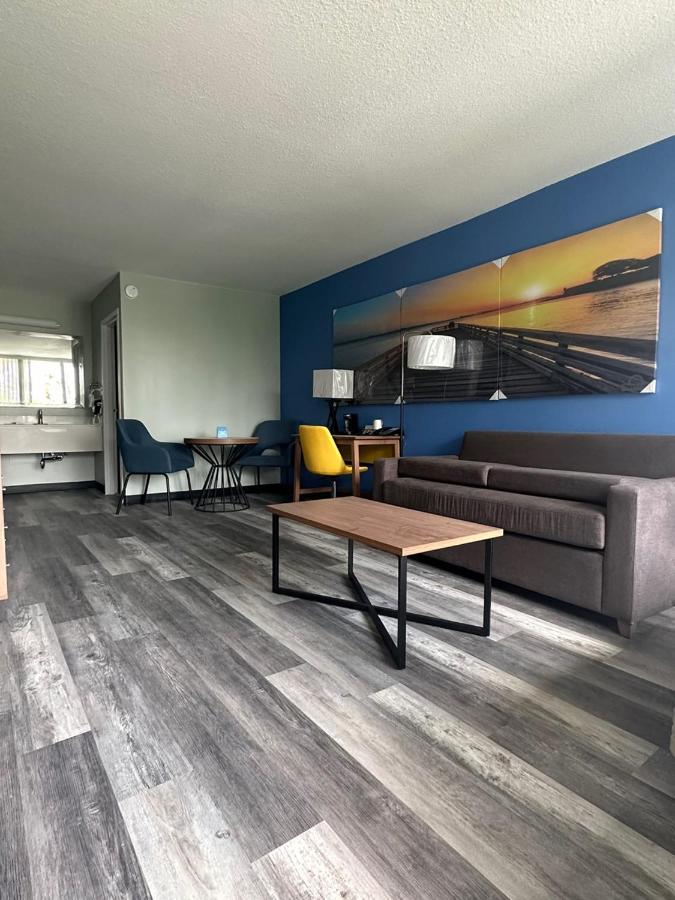 Days Inn & Suites By Wyndham Jennings Exteriér fotografie