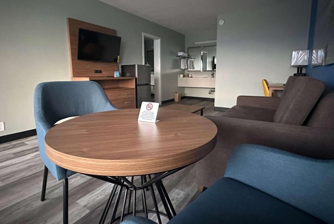 Days Inn & Suites By Wyndham Jennings Exteriér fotografie