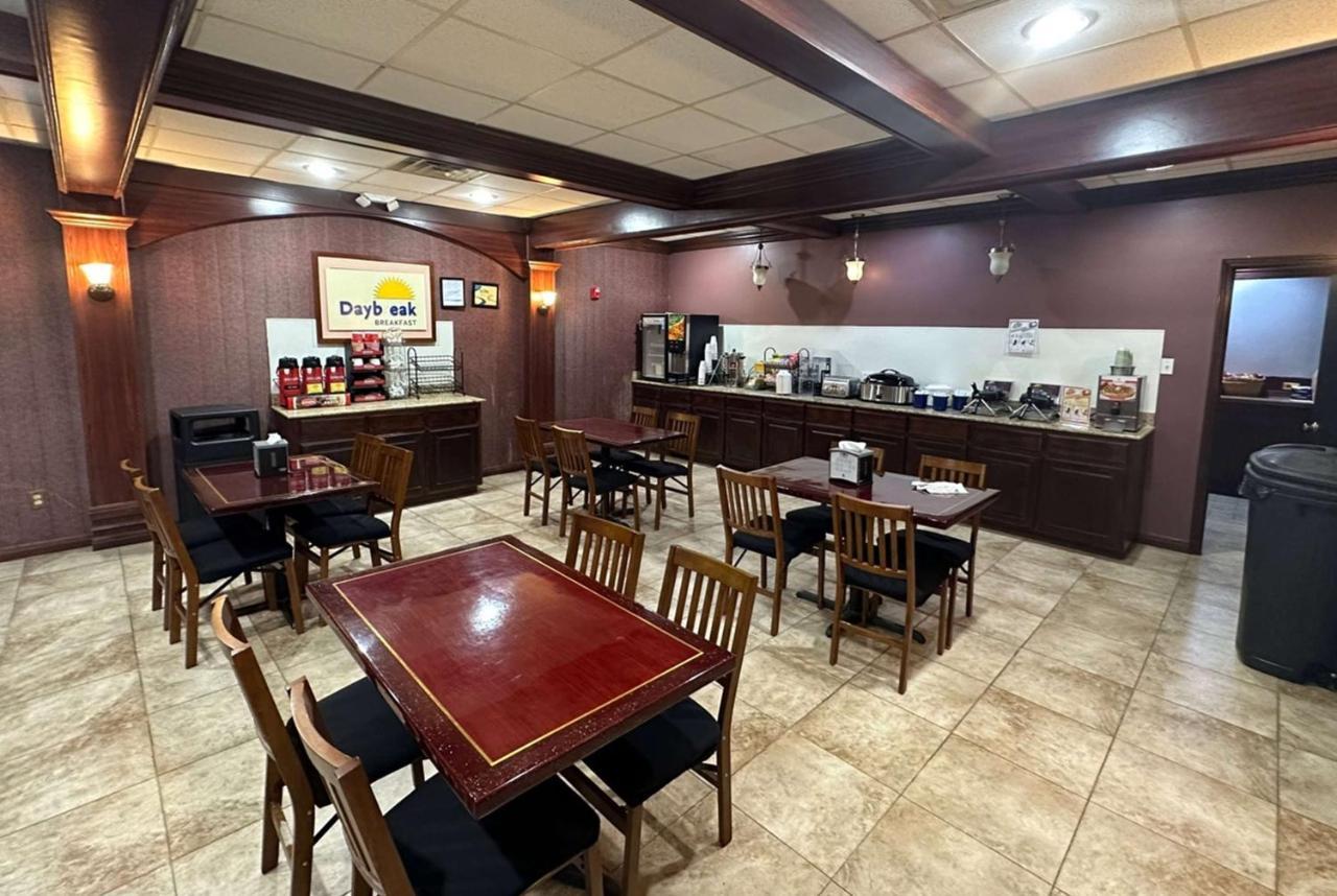Days Inn & Suites By Wyndham Jennings Exteriér fotografie