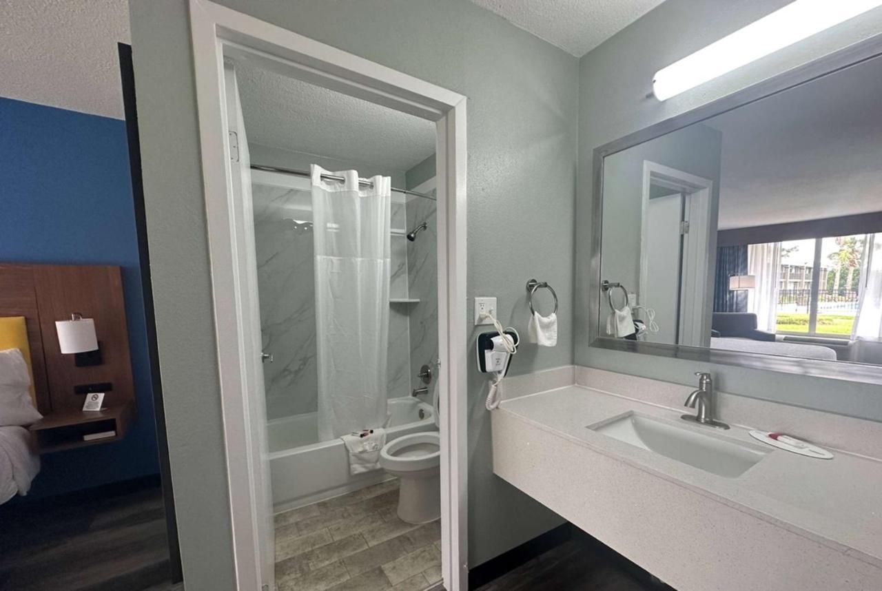 Days Inn & Suites By Wyndham Jennings Exteriér fotografie