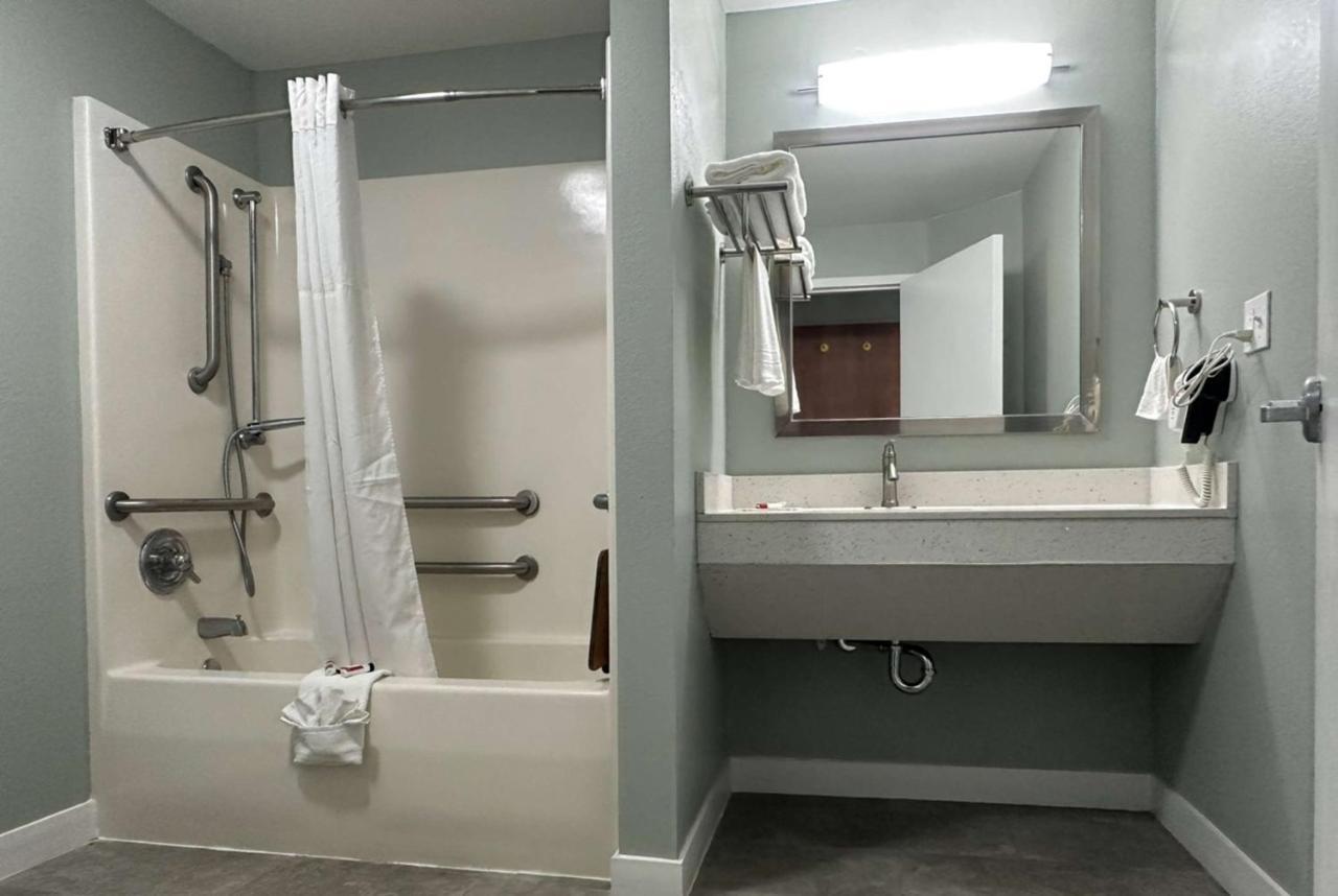 Days Inn & Suites By Wyndham Jennings Exteriér fotografie