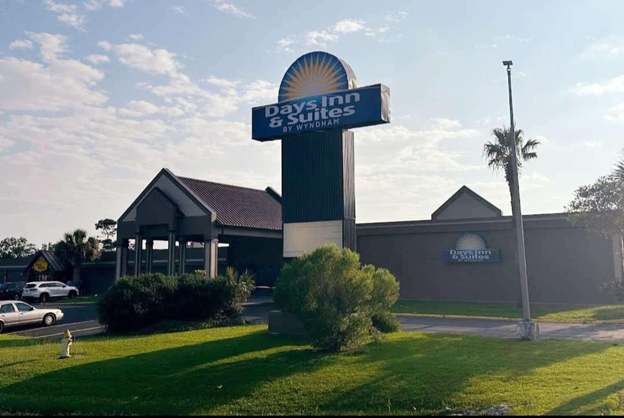 Days Inn & Suites By Wyndham Jennings Exteriér fotografie